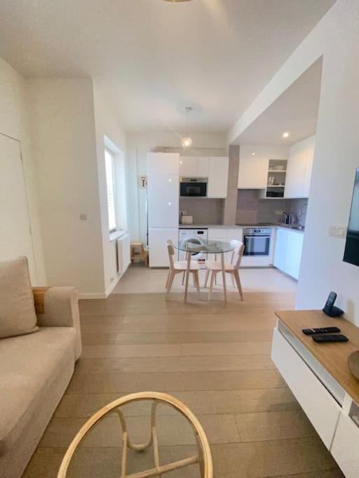 1 Chambre Avec Parking Au Coeur De Bruxelles 2D Εξωτερικό φωτογραφία